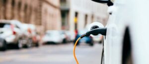 Conversion véhicule thermique en électrique : Guide homologation et immatriculation 2025